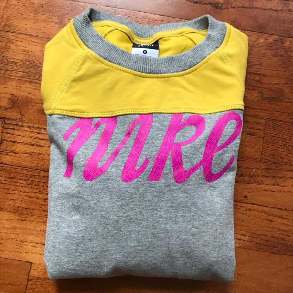 Sold Nike Dri-Fit Runner's Pullover Long Sleeve SM - Picture 8 of 8